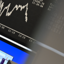 Anzeigetafel der Frankfurter Wertpapierbörse wird die Tagesentwicklung des Deutschen Aktienindex Dax dargestellt.