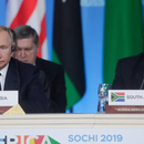 Russlands Präsident Wladimir Putin und Südafrikas Präsident Cyril Ramaphosa (ANC) nehmen an der ersten Plenarsitzung des Russland-Afrika-Gipfels im Sirius Park of Science and Art teil. 
