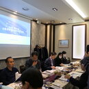 Speaker Lee Jongsue is giving a presentation