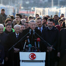 Der türkische Präsident Recep Tayyip Erdogan hält eine Rede nach einem Treffen mit den vom Erdbeben betroffenen Menschen