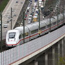 ICE und Autobahn