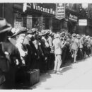 Warteschlange vor der Reichshauptbank in Berlin