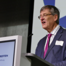 Karl-Heinz Paqué, Vorstandsvorsitzender der Friedrich-Naumann-Stiftung für die Freiheit, während seiner Eröffnungsrede beim Liberalen Bodenseetreffen 2023.