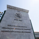 Das Logo der Welthandelsorganisation (WTO) ist am Eingang des WTO-Sitzes in Genf, Schweiz, zu sehen,