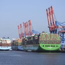 Containerschiff im Hamburger Hafen