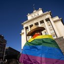 Menschen protestieren am 8. August 2024 vor der bulgarischen Nationalversammlung in Sofia, Bulgarien, gegen das Gesetz