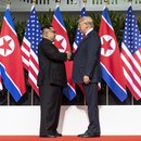 Kim Jung Eun and Donald Trump shaking hands