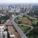 der von der China Road and Bridge Corporation in Nairobi, Kenia, gebaute Nairobi Expressway.