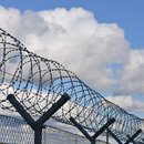 Der Begriff "transnationale Bedrohung" bezeichnet die Strategien autoritärer Regime, mit denen sie ihre Kritiker auch über Landesgrenzen hinweg zum Schweigen bringen.