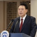 Der südkoreanische Präsident Yoon Suk Yeol spricht im Präsidialamt in Seoul, Südkorea
