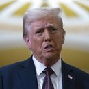 Der designierte Präsident Donald Trump spricht zu Reportern nach einem Treffen mit der republikanischen Führung im Kapitol am Mittwoch, 8. Januar 2025, in Washington.