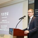 Stefan Schnorr is giving a keynote address