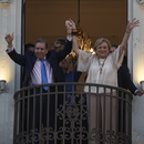 Edmundo González Urrutia mit seiner Frau in Lima, Plaza San Martín