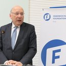 Dr. Klaff delivering his keynote speech