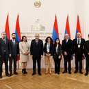 armenische Premierminister Nikol Paschinjan überraschend türkische Journalisten ein und stellte sich ihren Fragen