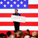 Tech-Milliardär verschenkt eine Million Dollar an Unterstützerin seiner Petition gegen "aktivistische Richter"