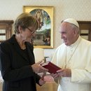 "Anne Brasseur, Vorstandsmitglied der Friedrich-Naumann-Stiftung, traf Papst Franziskus zwei Mal. 