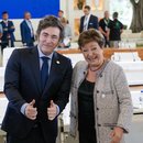Argentiniens Präsident Milei mit der Geschäftsführerin des Internationalen Währungsfonds Kristalina Georgieva