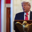 Donald Trumps Zollpolitik bringt die USA wirtschaftlich ins Wanken. 