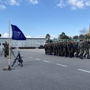 Mit einem formellen Appell ist in Litauen die Bundeswehr-Brigade zum verstärkten Schutz der Nato-Ostflanke in Dienst gestellt worden. Bei einem militärischen Antreten in Vilnius ging der bisherige Aufstellungsstab in den regulären Stab des Kampfverbandes über. 