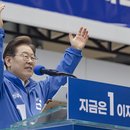 Lee Jae-myung, der Präsidentschaftskandidat der Demokratischen Partei Koreas, wirbt bei einer Wahlkampfveranstaltung auf dem Yongsan Station Plaza in Seoul, Südkorea, um die Unterstützung der Öffentlichkeit