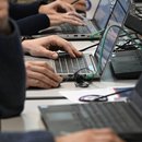 Gezielte Desinformation bedroht Demokratien und spaltet Gesellschaften. 