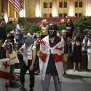 In Tiflis, Georgien, fordern Familienangehörige von politischen Gefangenen neue und faire Parlamentswahlen und die Freilassung der bei den Demonstrationen Inhaftierten.