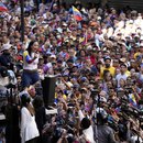 Oppositionsführerin Maria Corina Machado spricht während einer Protestkundgebung gegen den venezolanischen Präsidenten Nicolas Maduro zu ihren Anhängern.