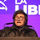 Argentinian President Javier Milei speaks after the polls close in provincial elections in La Plata, Argentina. © Picture Alliance / ASSOCIATED PRESS | Gustavo Garello.