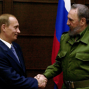 Seit den Tagen des Kalten Krieges pflegen Russland und Kuba ein enges Verhältnis. Symbolträchtig dafür steht eine Aufnahme aus dem Jahr 2000, die Wladimir Putin mit dem mittlerweile verstorbenen kubanischen Revolutionsführer Fidel Castro zeigt.