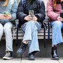 Jüngere und Social-Media-Nutzer fühlen sich in ihrer Meinungsfreiheit zunehmend gehemmt.