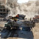 Kriegsreste in ländlichen Gebieten von Damaskus werden mit LKW beseitigt