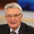 Gerhart Baum, Bundesinnenminister a.D., Leiter der deutschen Delegation in der Menschenrechtskommission der Vereinten Nationen von 1992 bis 1998