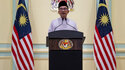 Malaysias Premierminister Anwar Ibrahim spricht auf einer Pressekonferenz an seinem ersten Tag im Amt des Premierministers in Putrajaya, Malaysia