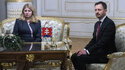 Der slowakische Premierminister Eduard Heger trifft die slowakische Präsidentin Zuzana Caputova, nachdem das Parlament seiner Regierung im Präsidentenpalast in Bratislava das Misstrauen ausgesprochen hat