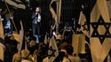 Die ehemalige israelische Außenministerin Tzipi Livni spricht während einer Demonstration gegen die von Premierminister Benjamin Netanjahu geplante Reform des Justizwesens vor dem Büro des israelischen Premierministers in Jerusalem