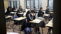 Schüler warten darauf, den jährlichen College Scholastic Ability Test an einer Schule abzulegen