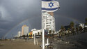 Regenbogen über Tel Aviv am Strand