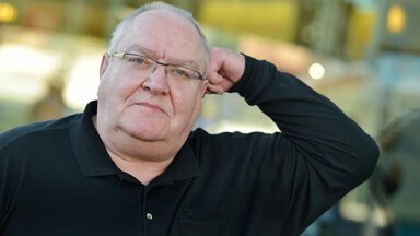 Thomas Günther Otto Fischer ist ein deutscher Rechtswissenschaftler und ehemaliger Vorsitzender Richter des 2. Strafsenats des Bundesgerichtshofs.