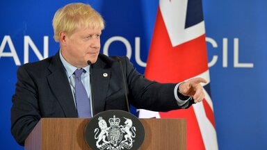 Boris Johnson auf der Pressekonferenz in Brüssel.