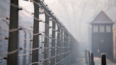  Stacheldrahtanlage des früheren Konzentrationslagers Auschwitz