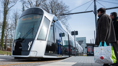 Foto: Eine Straßenbahn in Luxemburg