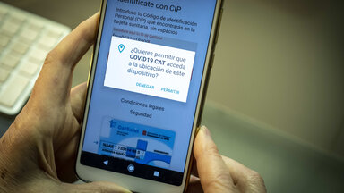 In Spanien stellen die Behörden Bürgern eine App zur Verfügung, mit der Symptome erfasst und verfolgt werden.