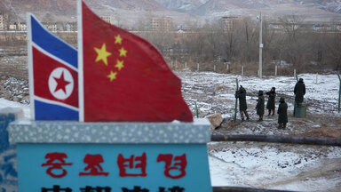 North Korea - China border crossing 