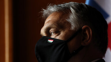 Premierminister Victor Orban mit Mund-Nasen-Schutz