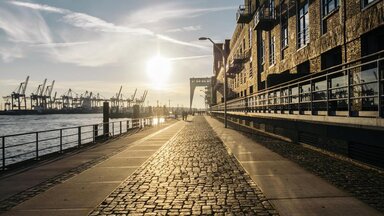 Sonnenuntergang am Hamburger Hafen