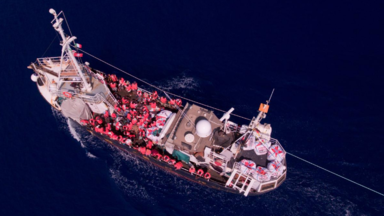 Das Rettungsschiff «Eleonore» fährt mit rund 100 Migranten an Bord auf dem Mittelmeer.
