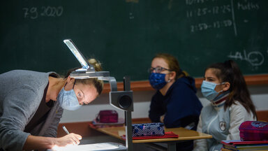Unterricht in Schleswig-Holstein - immer noch mit Overhead-Projektor.