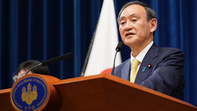 Yoshihide Suga, Premierminister von Japan
