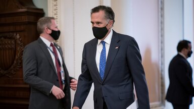 Mitt Romney auf dem Weg zur Eröffnung des zweiten Impeachment-Verfahrens gegen Donald Trump